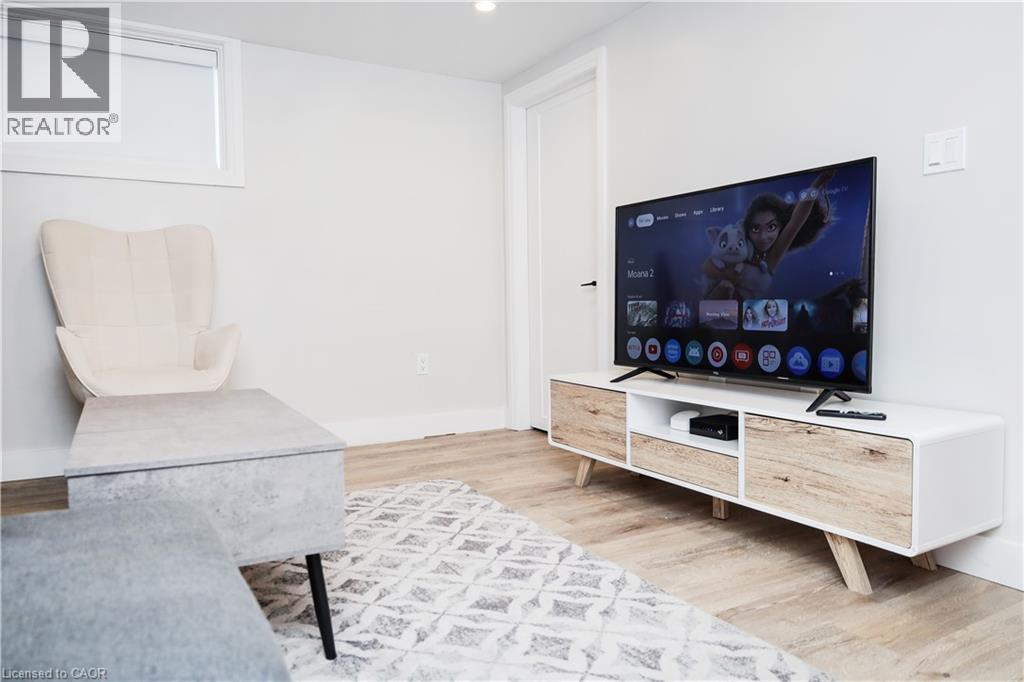 219 Macinnis Street, Welland, ON - Indoor