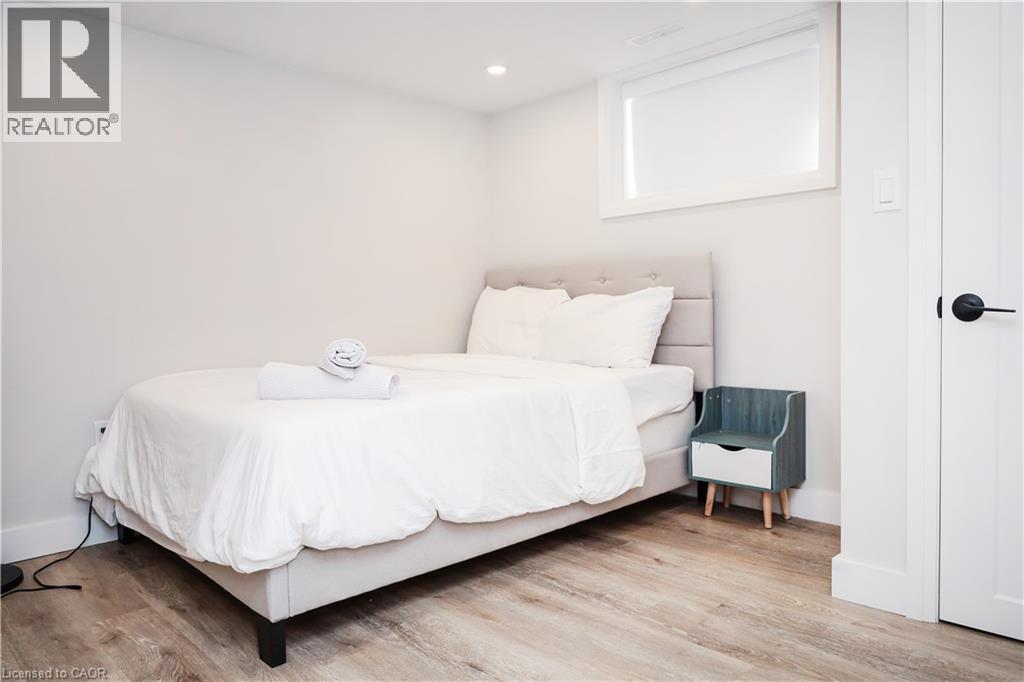 219 Macinnis Street, Welland, ON - Indoor Photo Showing Bedroom