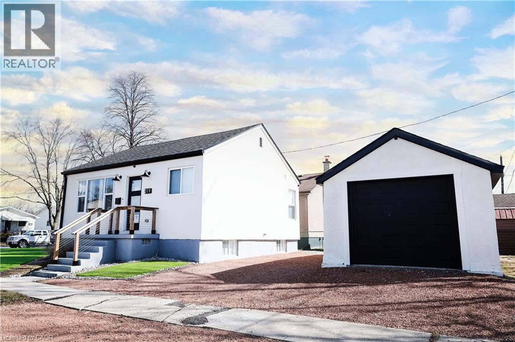 219 Macinnis Street, Welland, ON - Outdoor