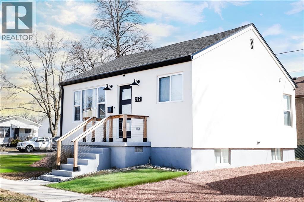 219 Macinnis Street, Welland, ON - Outdoor