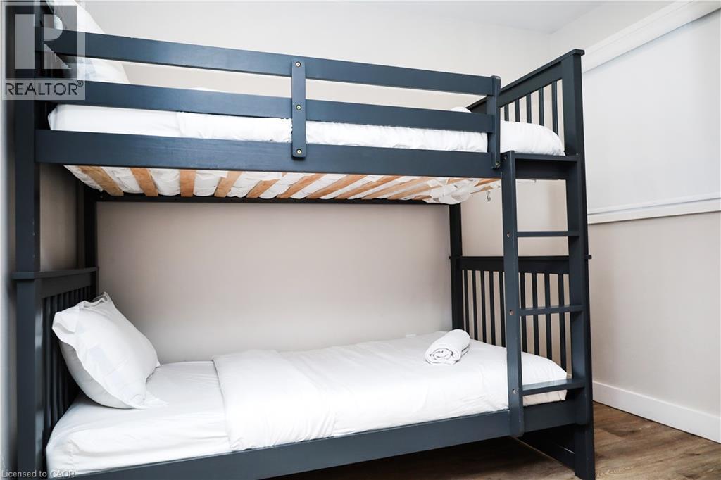 219 Macinnis Street, Welland, ON - Indoor Photo Showing Bedroom