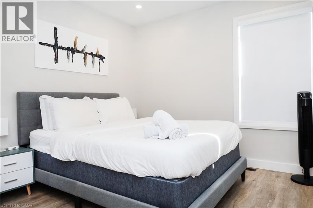 219 Macinnis Street, Welland, ON - Indoor Photo Showing Bedroom