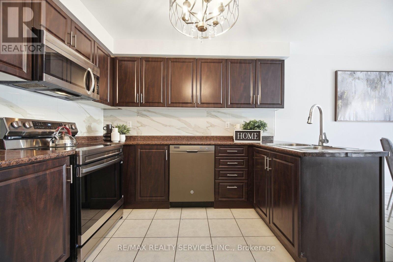 23 Wandering Trail Drive, Brampton, ON - Indoor Photo Showing Kitchen With Double Sink