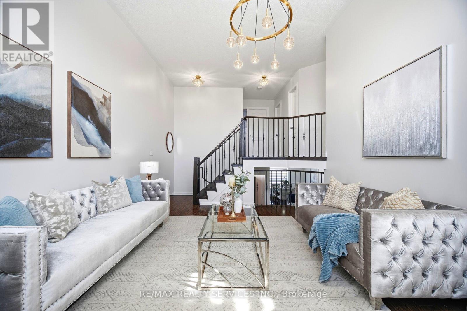 23 Wandering Trail Drive, Brampton, ON - Indoor Photo Showing Living Room