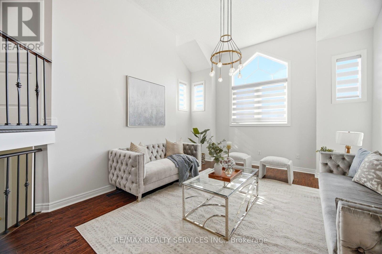23 Wandering Trail Drive, Brampton, ON - Indoor Photo Showing Living Room