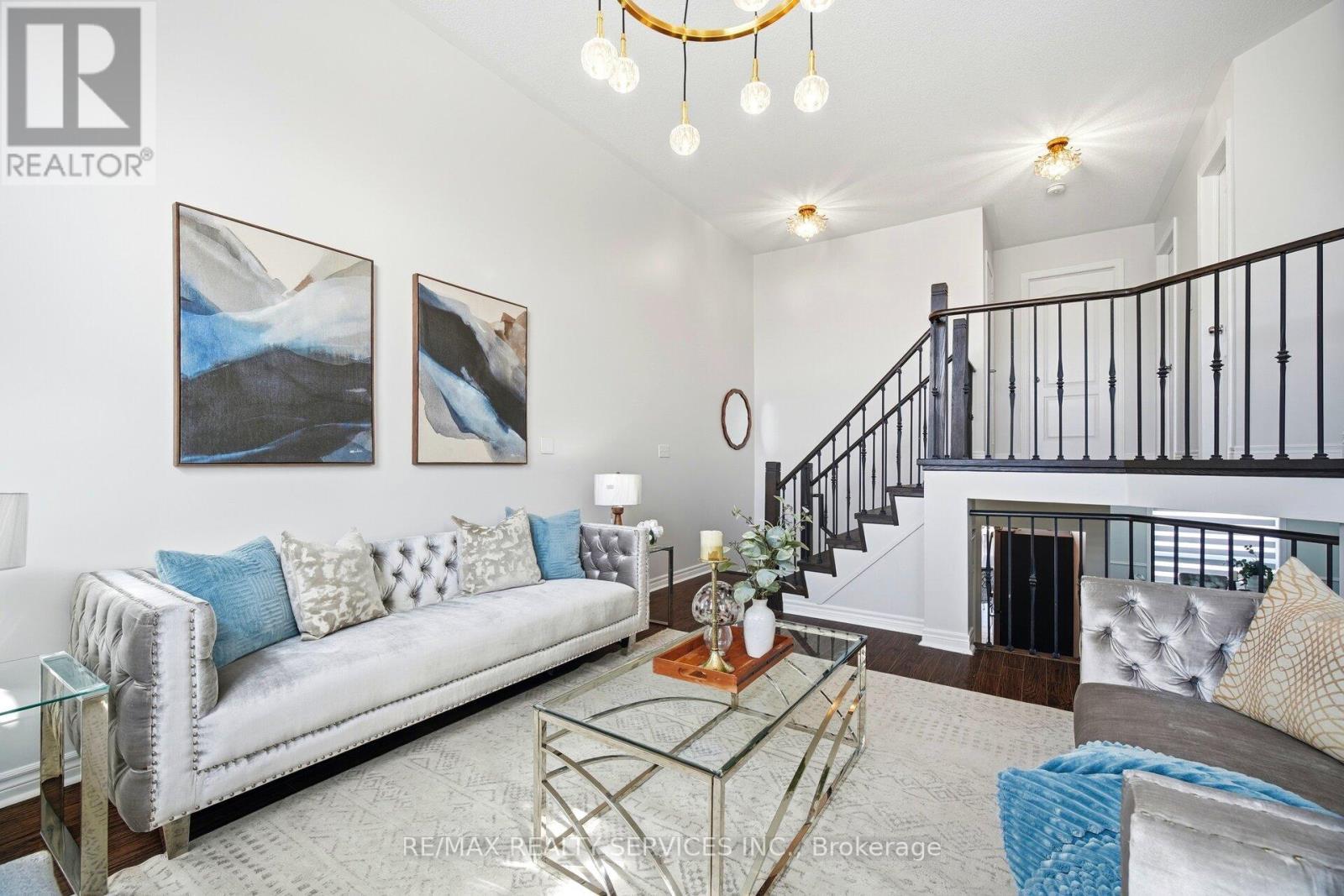 23 Wandering Trail Drive, Brampton, ON - Indoor Photo Showing Living Room