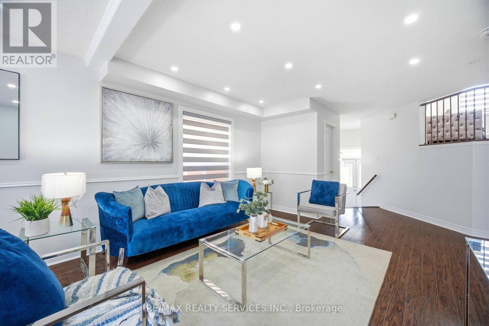 23 Wandering Trail Drive, Brampton, ON - Indoor Photo Showing Living Room