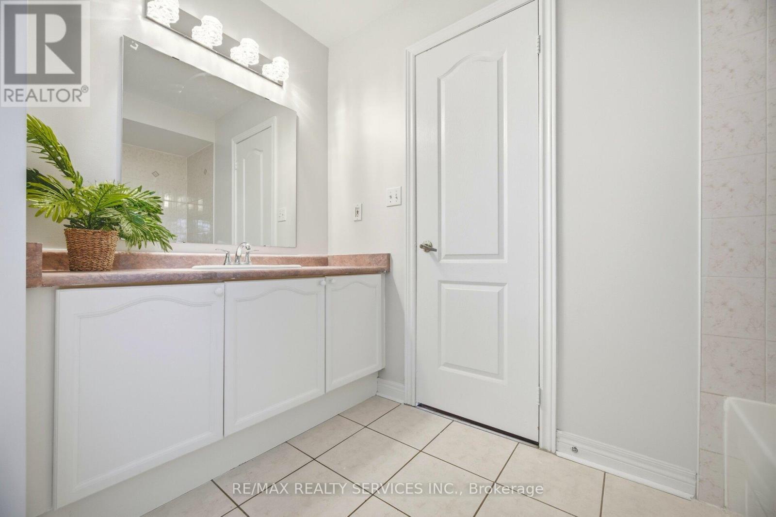 23 Wandering Trail Drive, Brampton, ON - Indoor Photo Showing Other Room