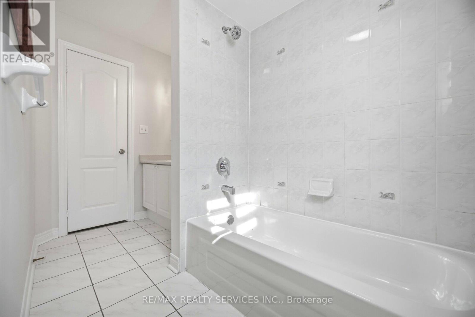 23 Wandering Trail Drive, Brampton, ON - Indoor Photo Showing Bathroom