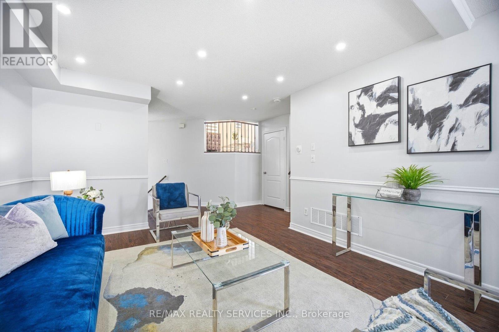 23 Wandering Trail Drive, Brampton, ON - Indoor Photo Showing Living Room