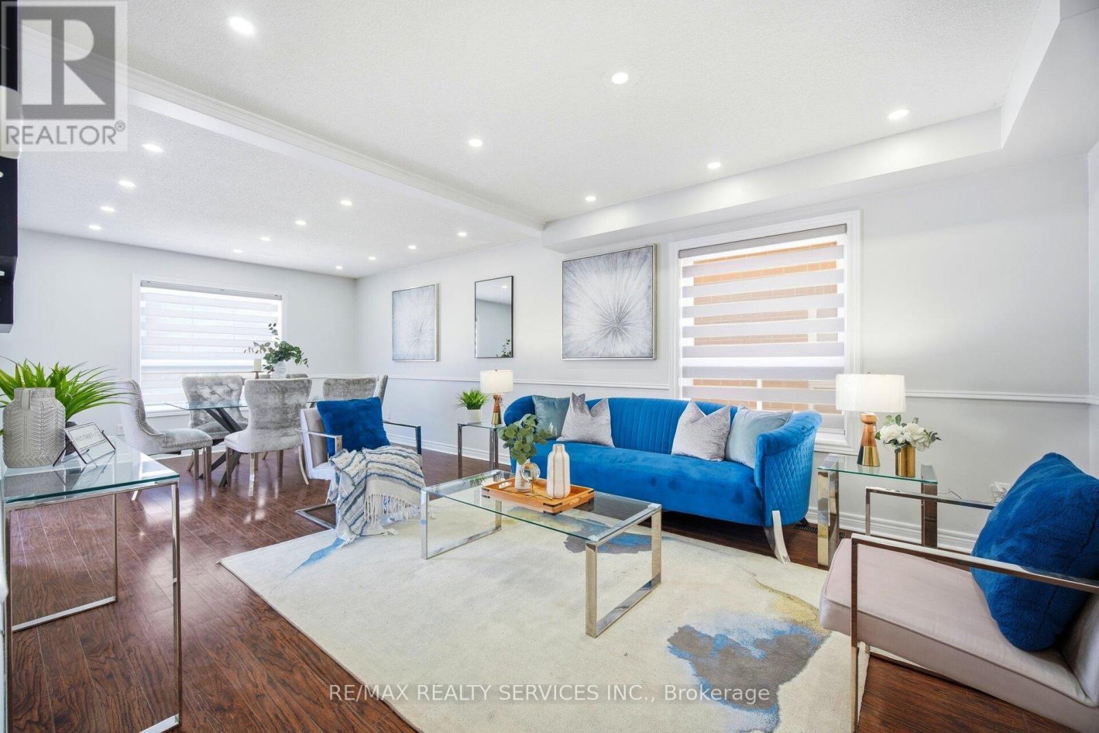 23 Wandering Trail Drive, Brampton, ON - Indoor Photo Showing Living Room