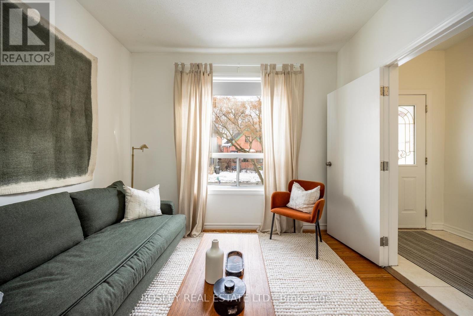 54 Lansdowne Avenue, Toronto, ON - Indoor