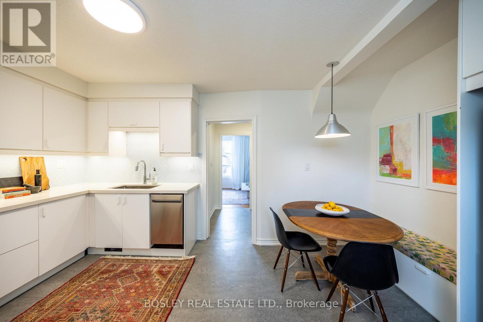 54 Lansdowne Avenue, Toronto, ON - Indoor Photo Showing Other Room