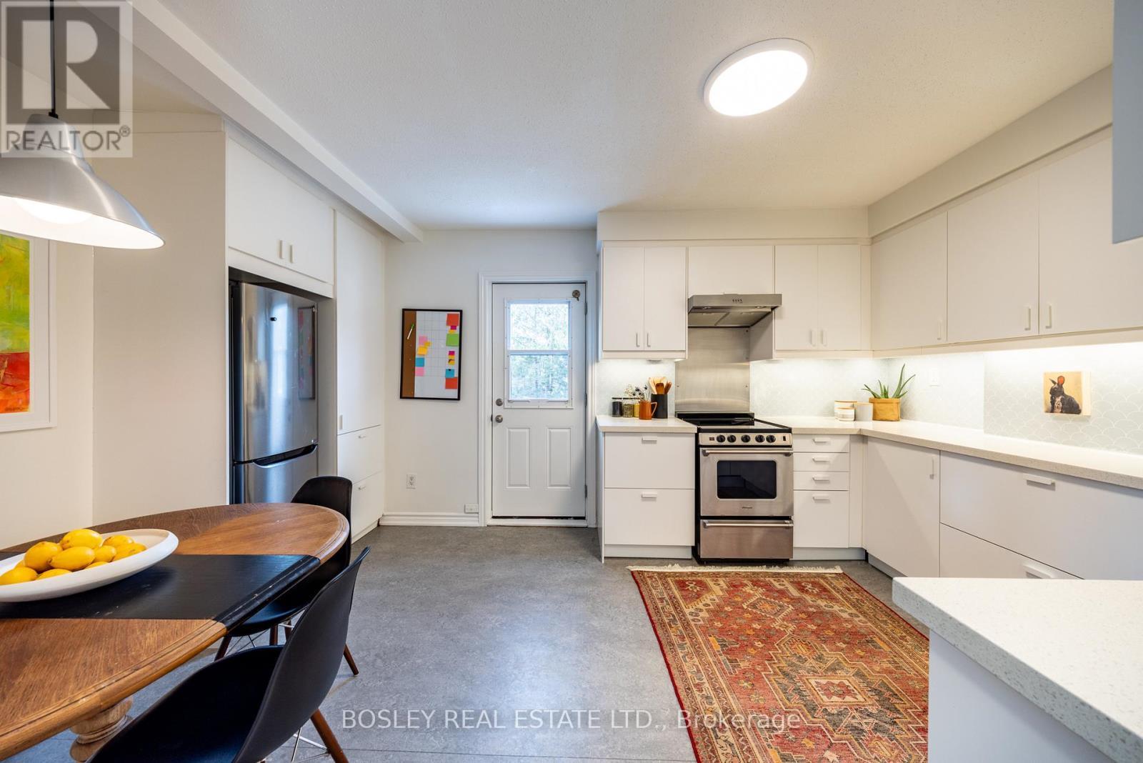 54 Lansdowne Avenue, Toronto, ON - Indoor Photo Showing Kitchen