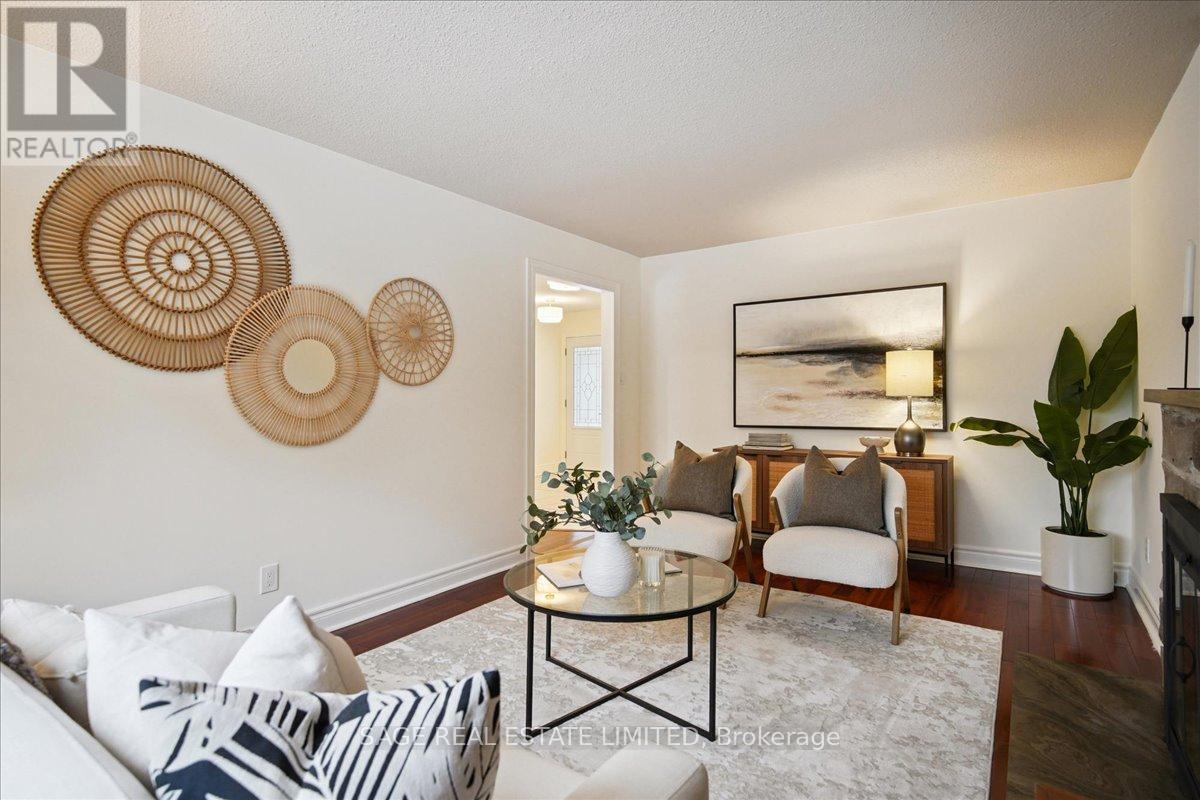 3036 Swansea Drive, Oakville, ON - Indoor Photo Showing Living Room