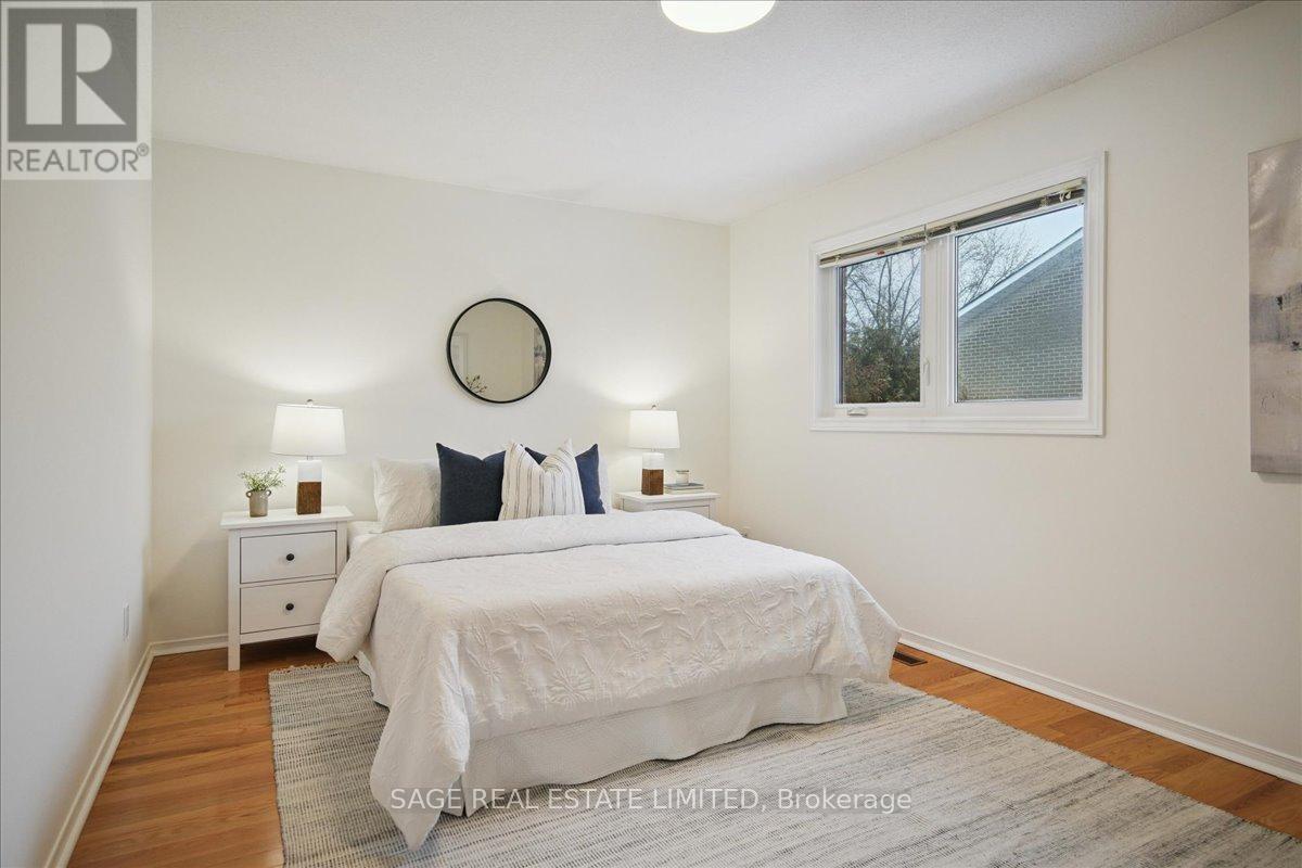 3036 Swansea Drive, Oakville, ON - Indoor Photo Showing Bedroom