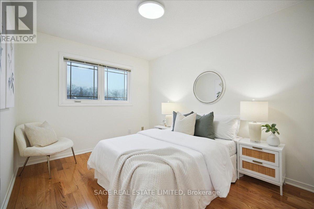 3036 Swansea Drive, Oakville, ON - Indoor Photo Showing Bedroom