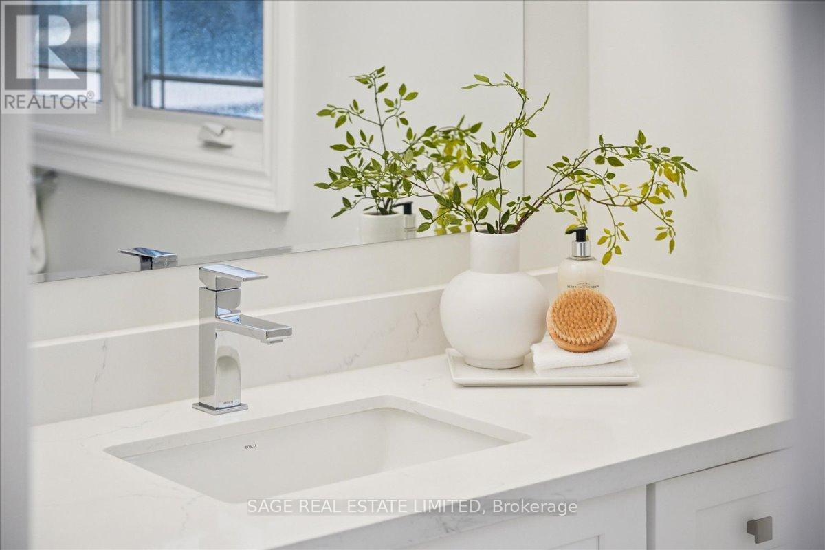 3036 Swansea Drive, Oakville, ON - Indoor Photo Showing Bathroom