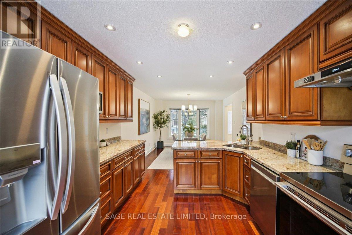 3036 Swansea Drive, Oakville, ON - Indoor Photo Showing Kitchen With Double Sink