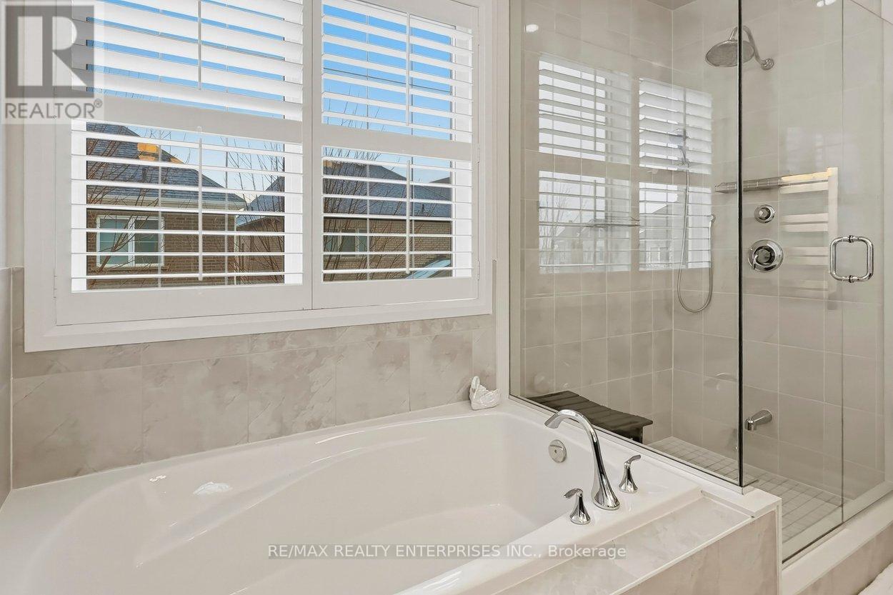 355 Wisteria Way, Oakville, ON - Indoor Photo Showing Bathroom