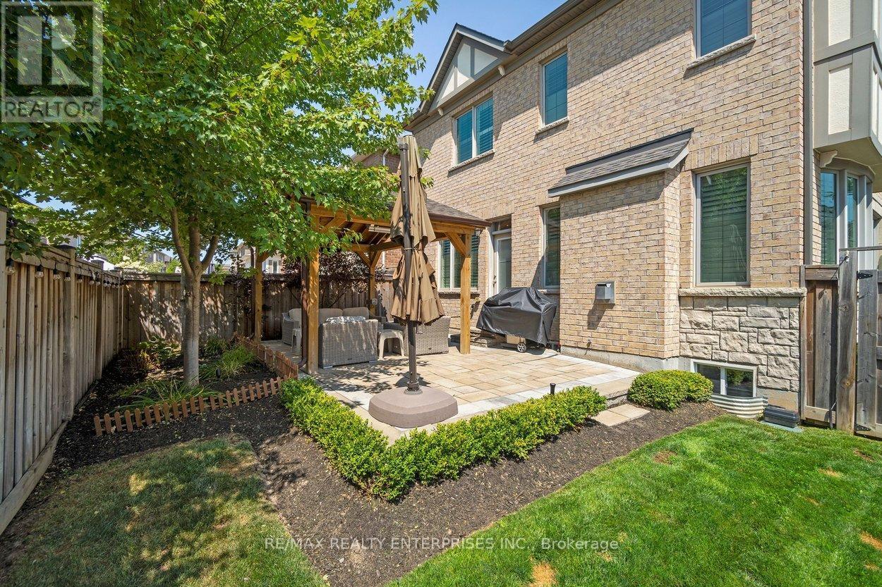 355 Wisteria Way, Oakville, ON - Outdoor