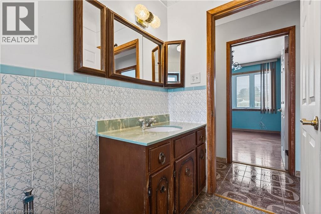 5760 Church'S Lane, Niagara Falls, ON - Indoor Photo Showing Bathroom