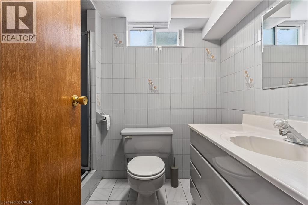 5760 Church'S Lane, Niagara Falls, ON - Indoor Photo Showing Bathroom