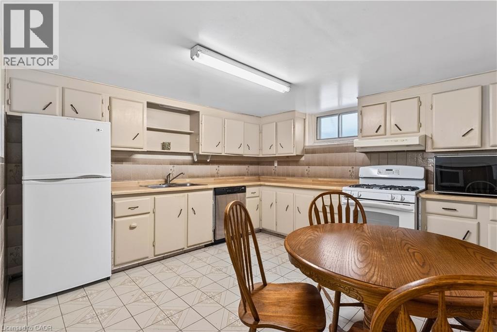 5760 Church'S Lane, Niagara Falls, ON - Indoor Photo Showing Kitchen