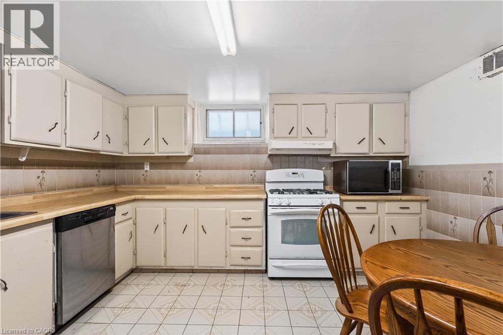 5760 Church'S Lane, Niagara Falls, ON - Indoor Photo Showing Kitchen