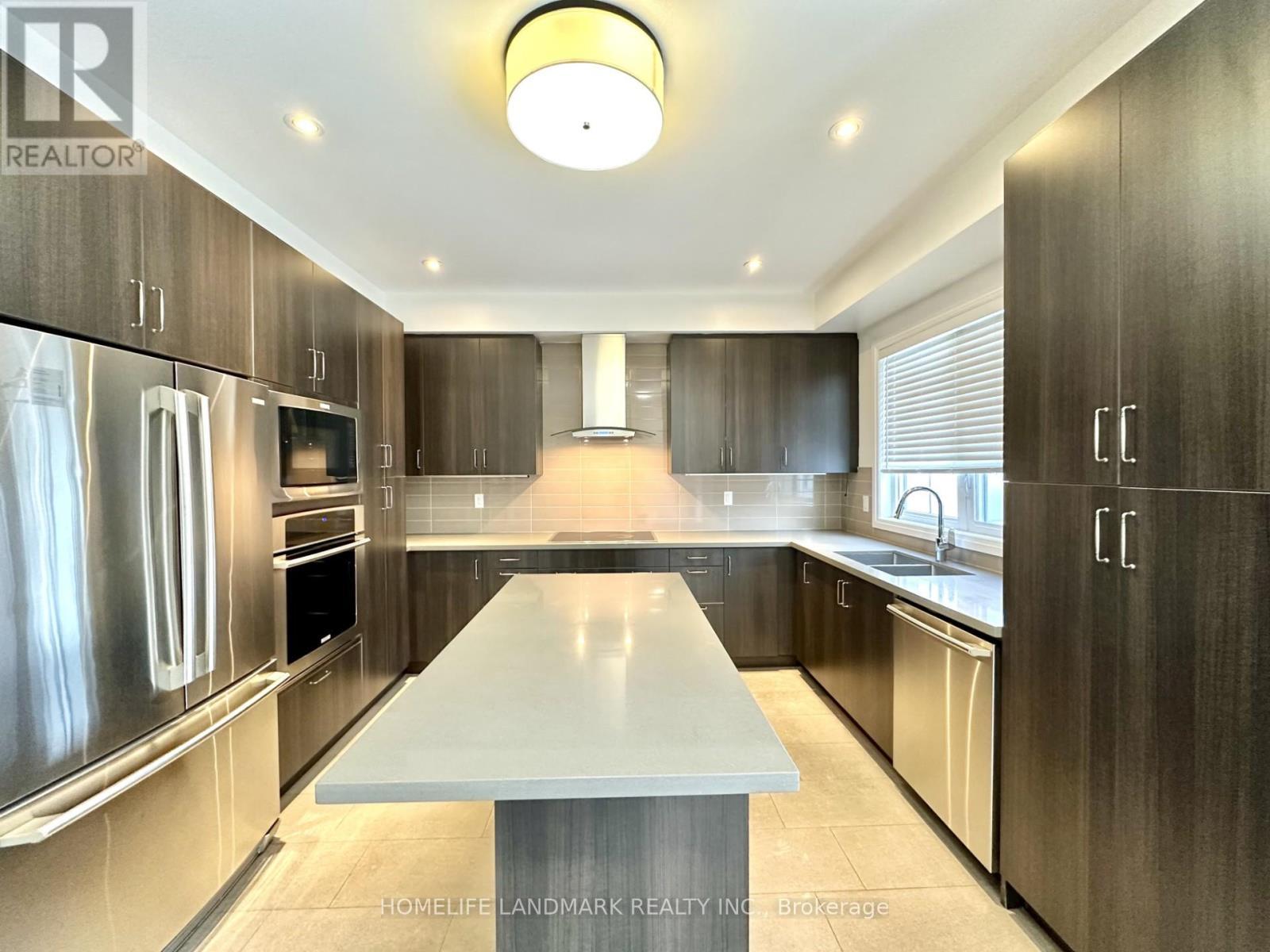 87 Village Parkway, Markham, ON - Indoor Photo Showing Kitchen With Stainless Steel Kitchen With Double Sink With Upgraded Kitchen