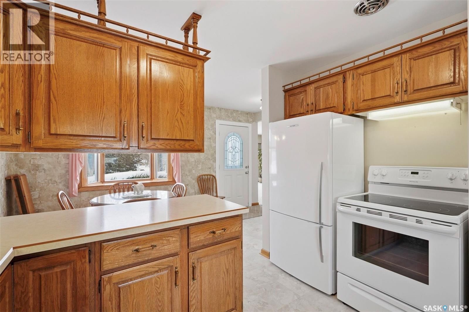 3 Valens Drive, Saskatoon, SK - Indoor Photo Showing Kitchen