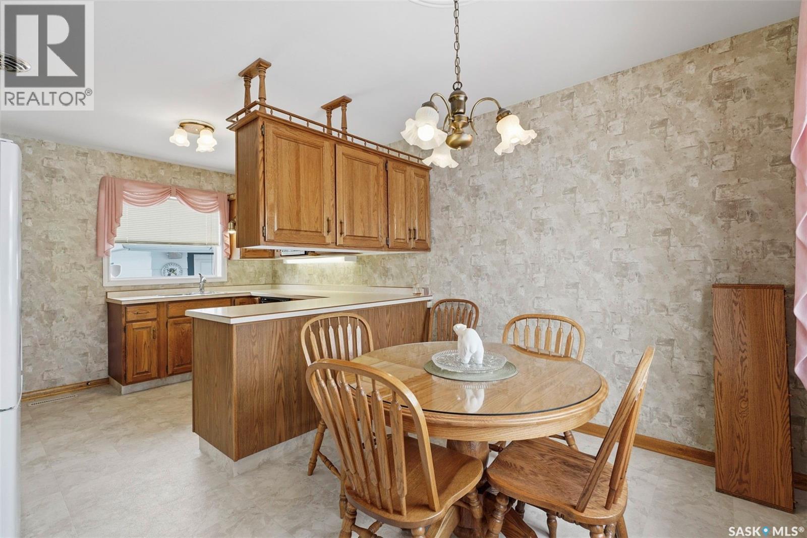 3 Valens Drive, Saskatoon, SK - Indoor Photo Showing Dining Room