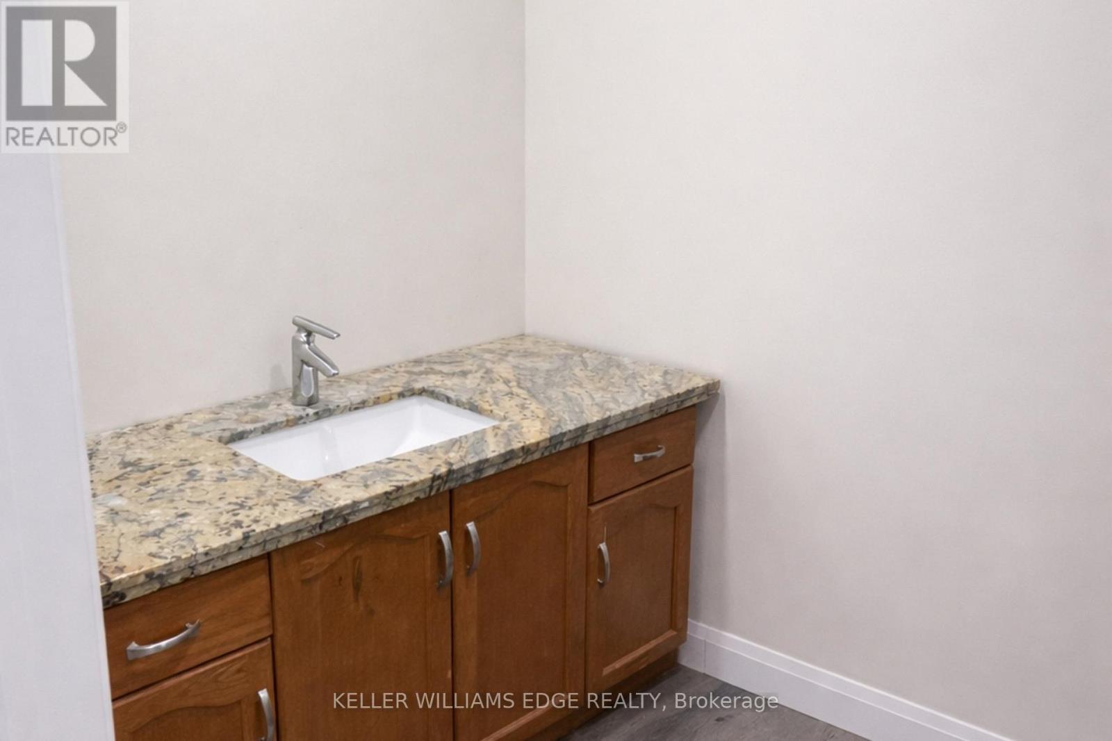 940 Barton Street E, Hamilton, ON