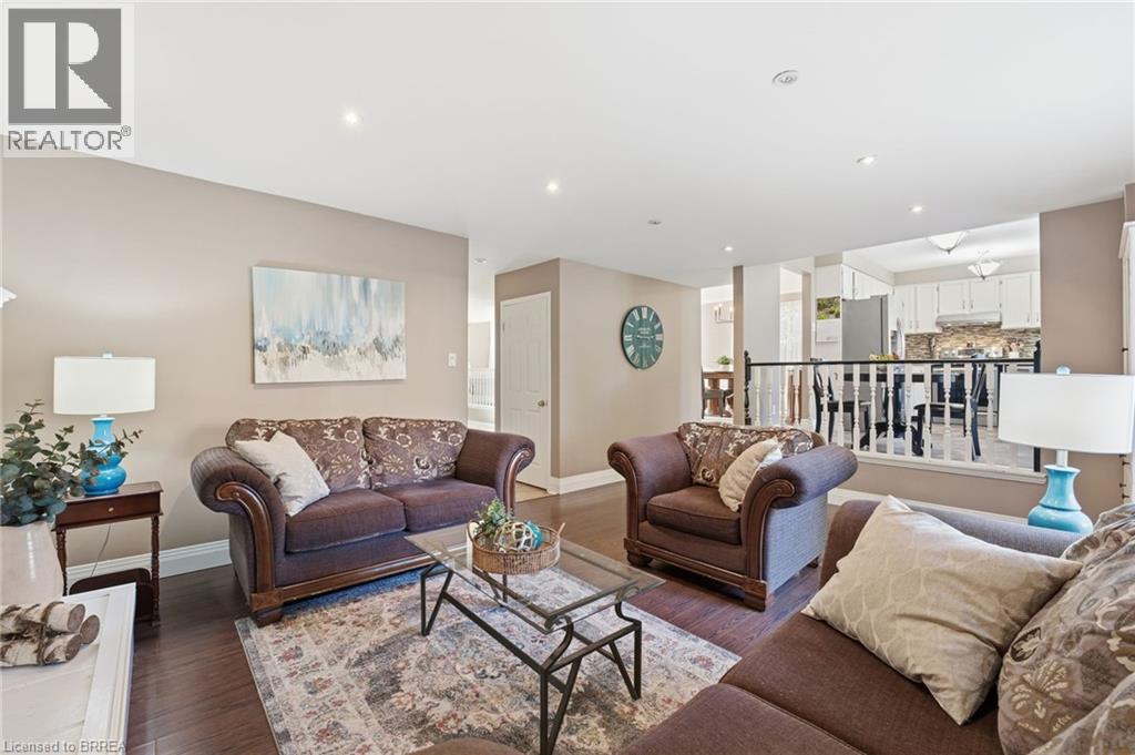 23 Vance Crescent, Waterdown, ON - Indoor Photo Showing Living Room