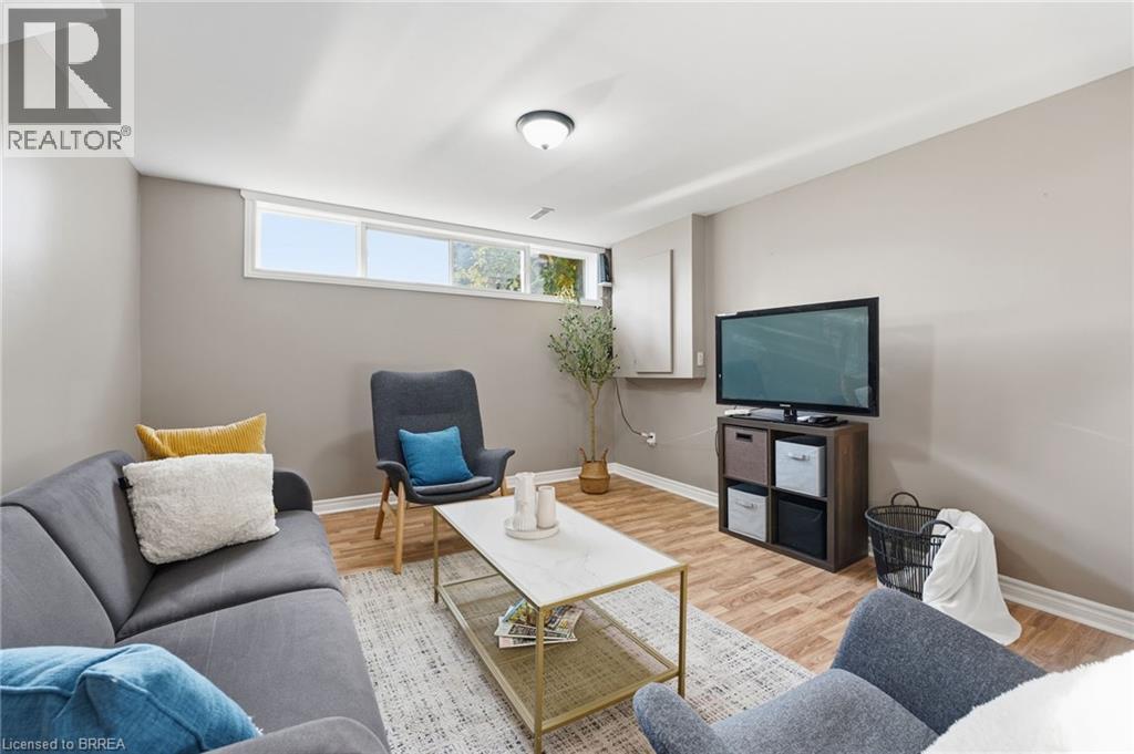 23 Vance Crescent, Waterdown, ON - Indoor Photo Showing Living Room