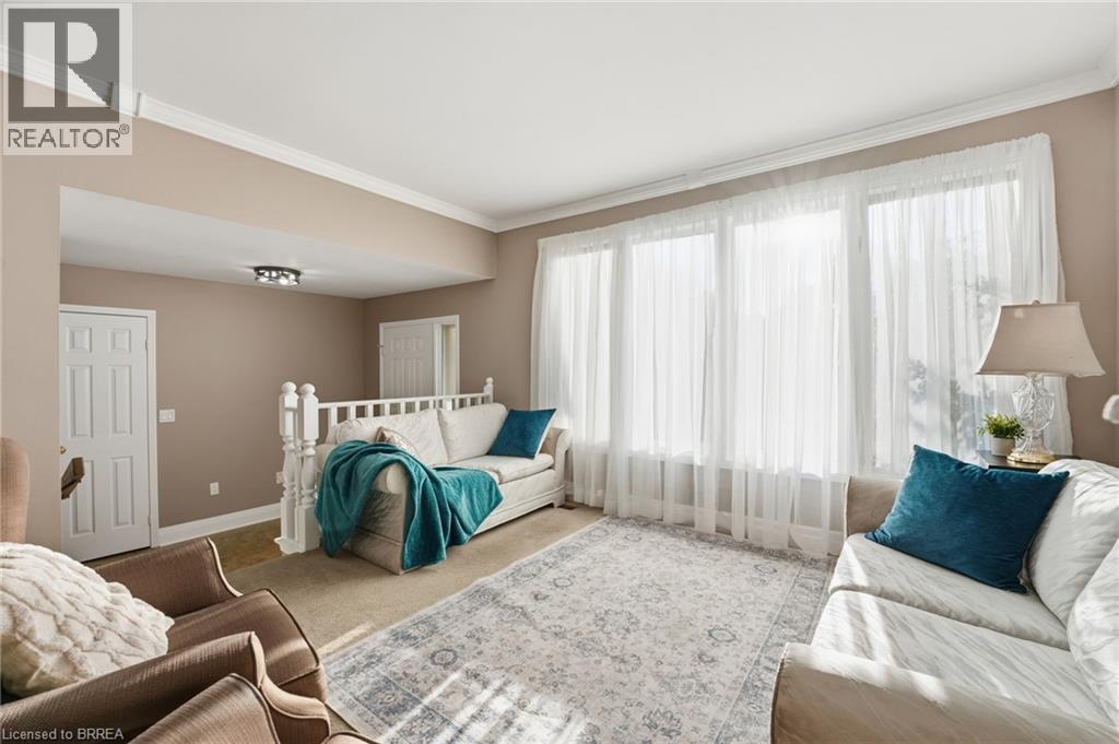 23 Vance Crescent, Waterdown, ON - Indoor Photo Showing Living Room