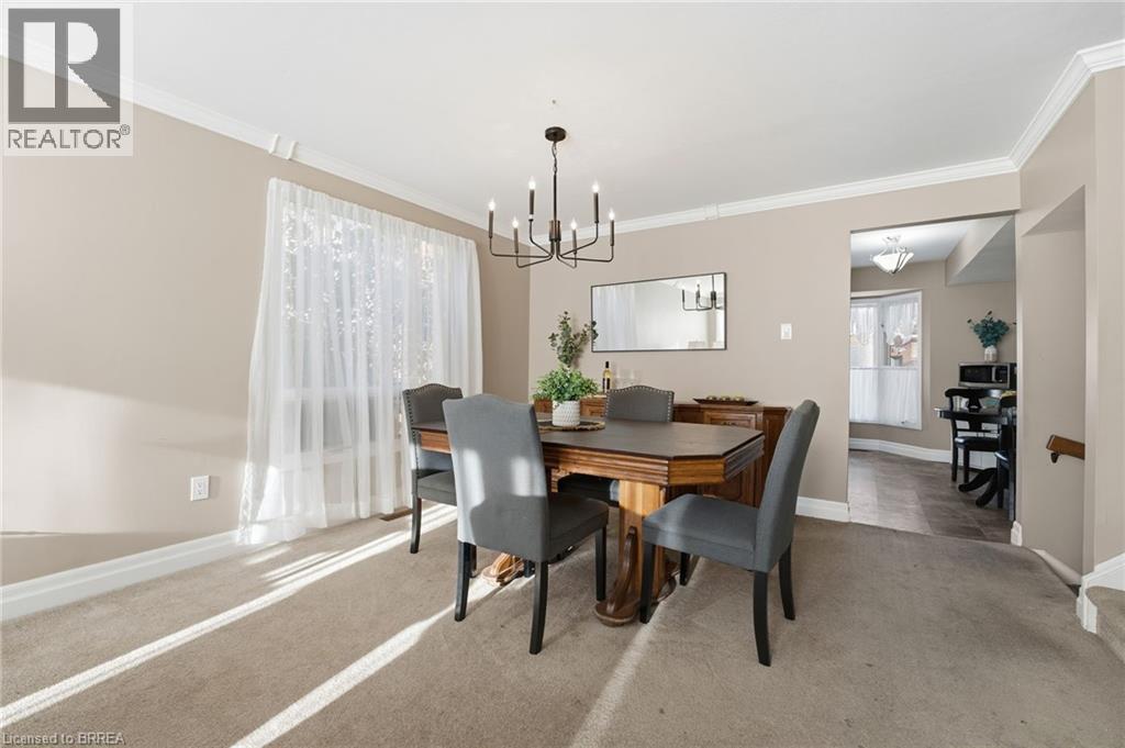 23 Vance Crescent, Waterdown, ON - Indoor Photo Showing Dining Room
