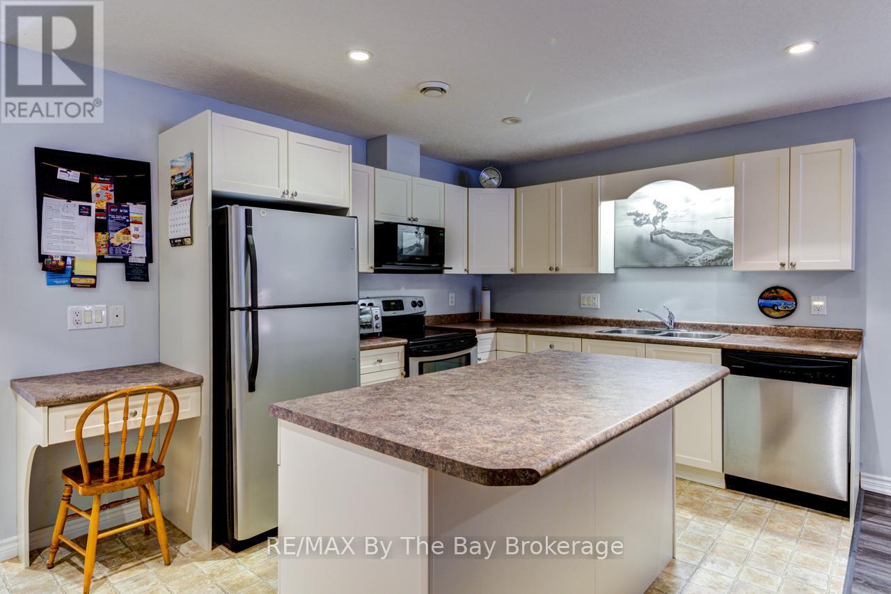 65 Meadow Lane, Wasaga Beach, ON - Indoor Photo Showing Kitchen With Double Sink