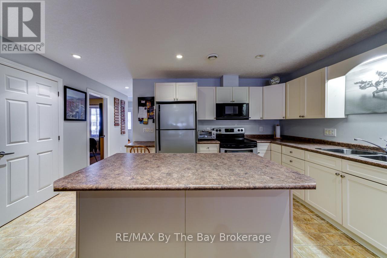 65 Meadow Lane, Wasaga Beach, ON - Indoor Photo Showing Kitchen With Double Sink