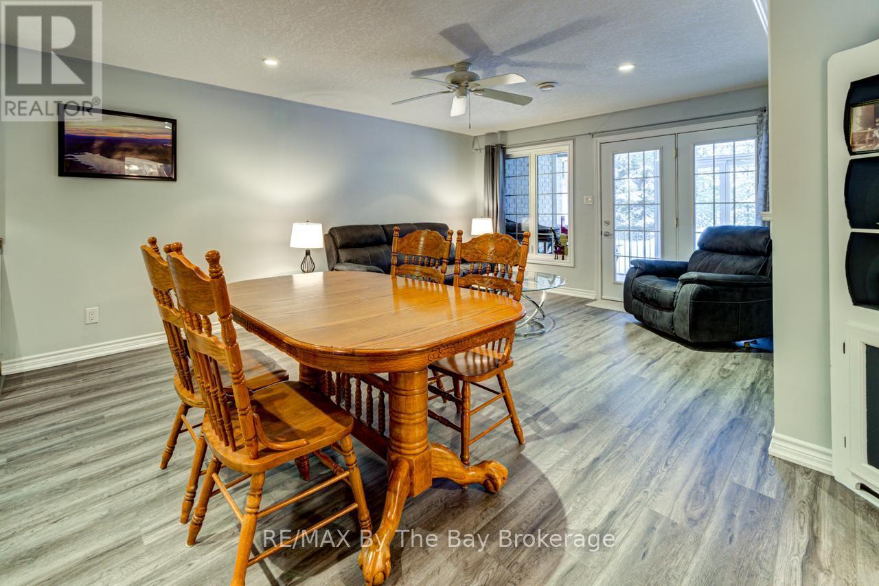 65 Meadow Lane, Wasaga Beach, ON - Indoor Photo Showing Dining Room