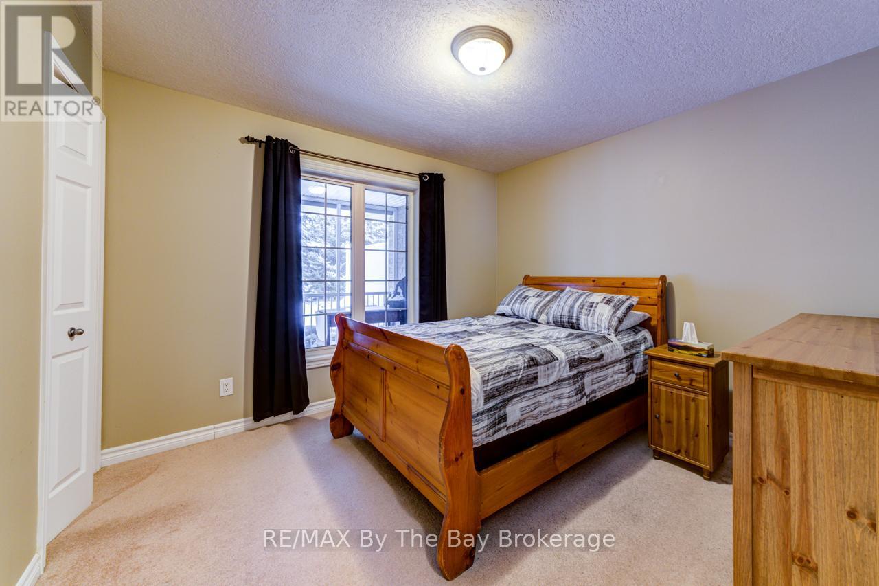 65 Meadow Lane, Wasaga Beach, ON - Indoor Photo Showing Bedroom