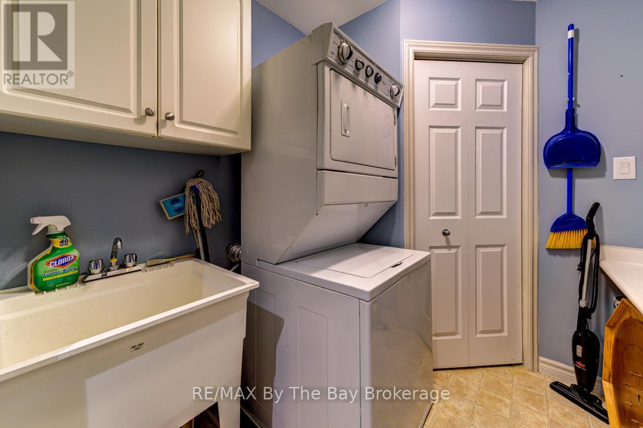 65 Meadow Lane, Wasaga Beach, ON - Indoor Photo Showing Laundry Room