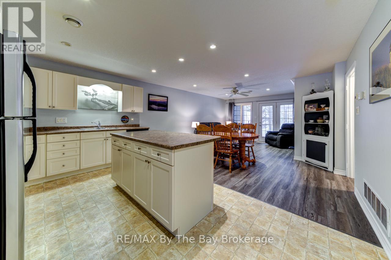 65 Meadow Lane, Wasaga Beach, ON - Indoor Photo Showing Kitchen