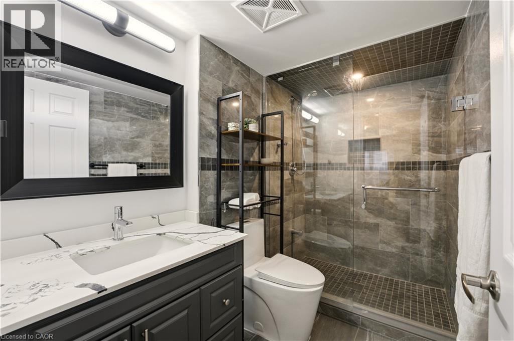 1045 Nadalin Heights Unit# 108, Milton, ON - Indoor Photo Showing Bathroom