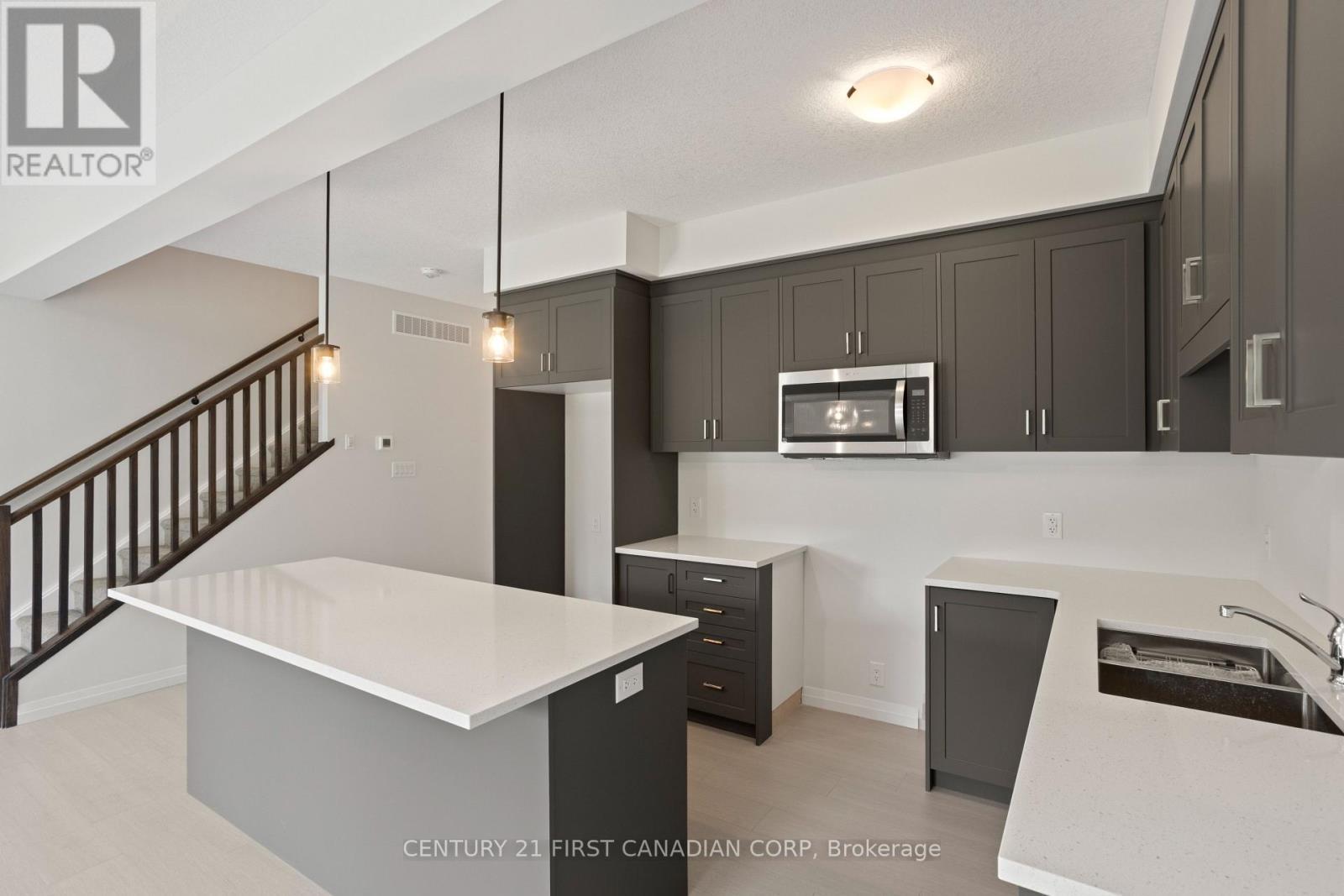 6901 Heathwoods Avenue, London South (South V), ON - Indoor Photo Showing Kitchen
