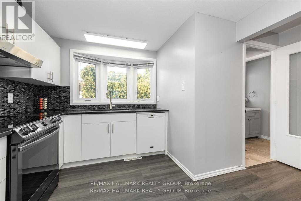 51 - 1803 Lamoureux Drive, Ottawa, ON - Indoor Photo Showing Kitchen