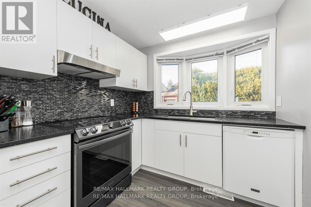 51 - 1803 Lamoureux Drive, Ottawa, ON - Indoor Photo Showing Kitchen With Upgraded Kitchen