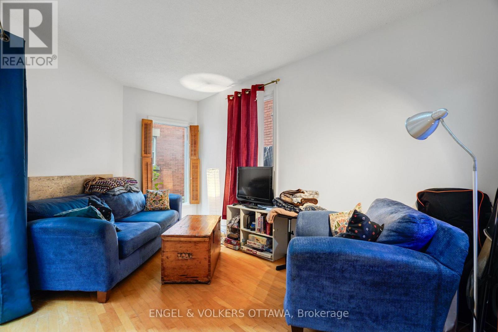 293 Somerset Street E, Ottawa, ON - Indoor Photo Showing Living Room