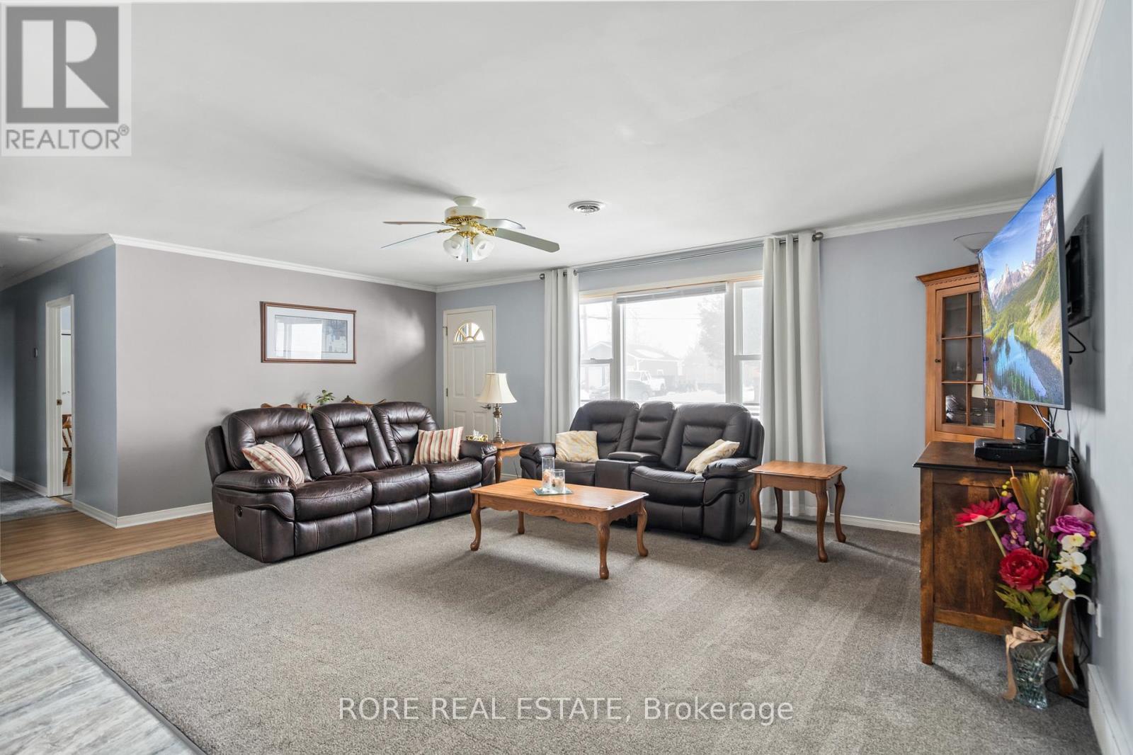 128 Cook Avenue, Fort Erie (Ridgeway), ON - Indoor Photo Showing Living Room