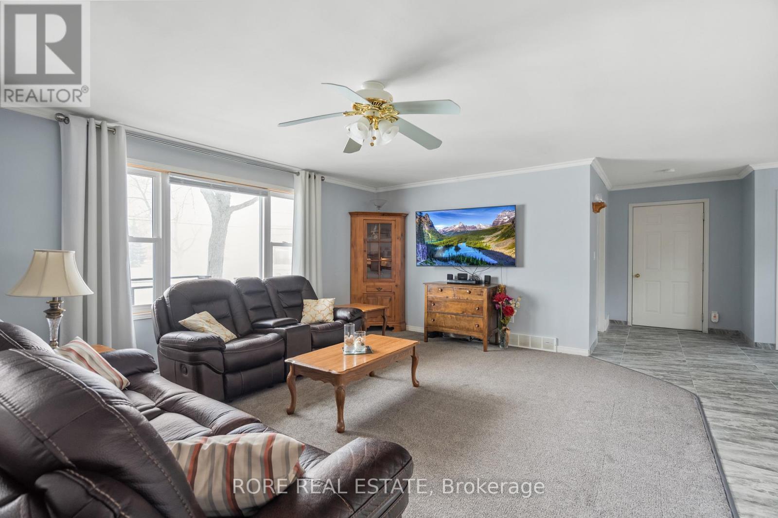 128 Cook Avenue, Fort Erie (Ridgeway), ON - Indoor Photo Showing Living Room